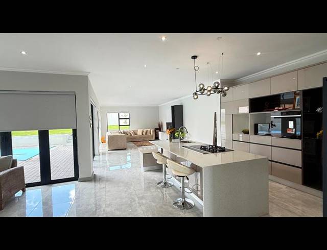 4 BEDROOM HOUSE FOR SALE IN MIDSTREAM HEIGHTS